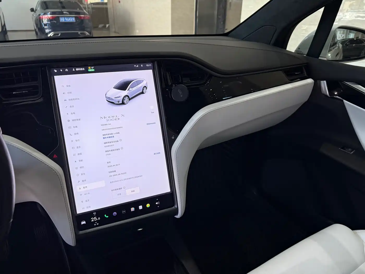 TESLA MODEL X