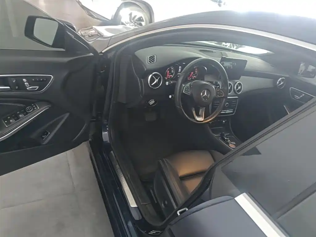Mercedes-Benz CLA (Import) 2017 Facelift CLA 200 Style фото 16