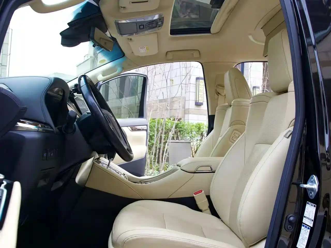 Toyota Alphard 2021 Hybrid 2.5L Ultimate фото 17