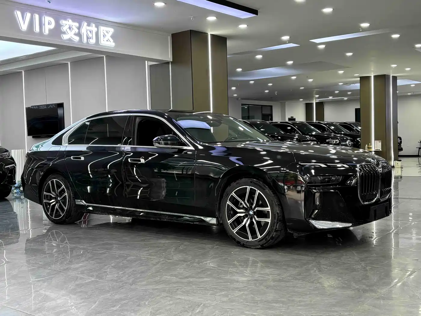 BMW 7 Series 2023 Model 735Li M Sport Package фото 2