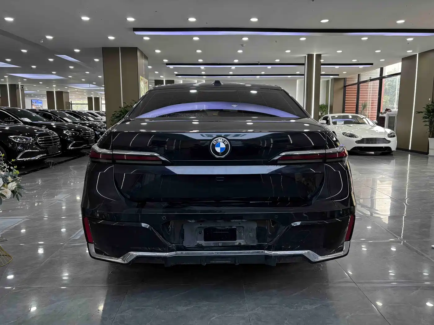 BMW 7 Series 2023 Model 735Li M Sport Package фото 6