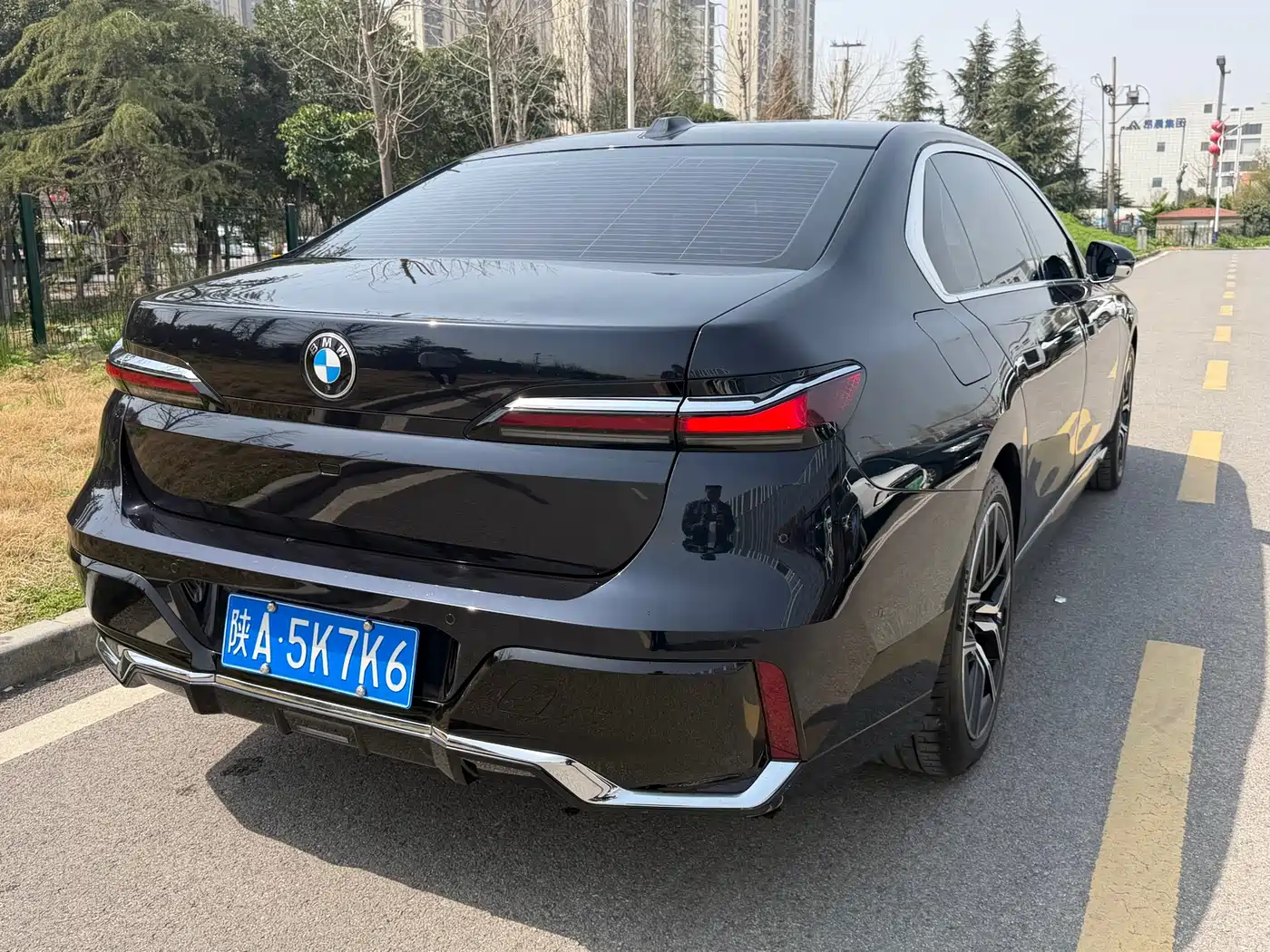 BMW 7 Series 2023 Model 735Li M Sport Package фото 12
