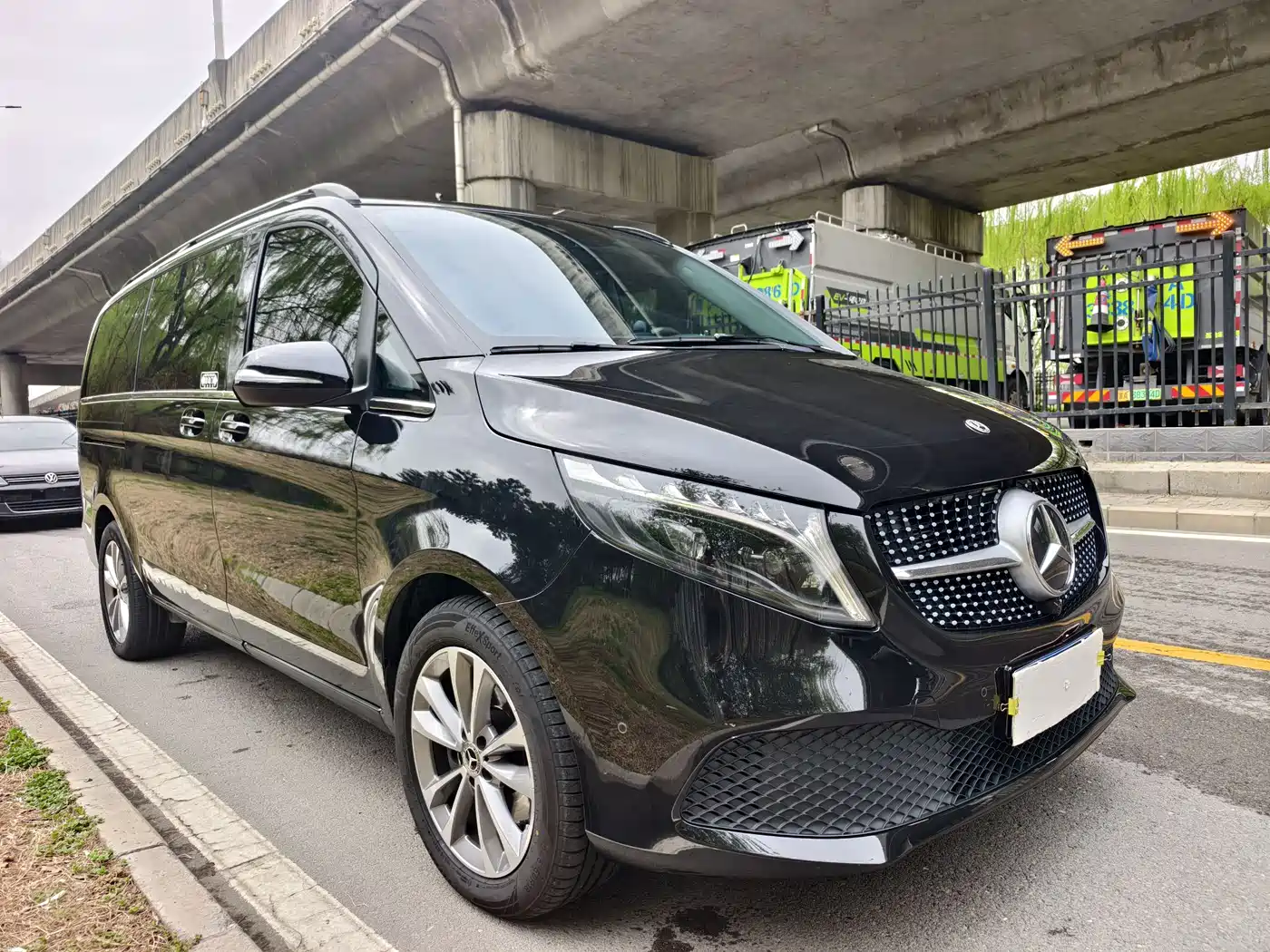 MERCEDES-BENZ V CLASS