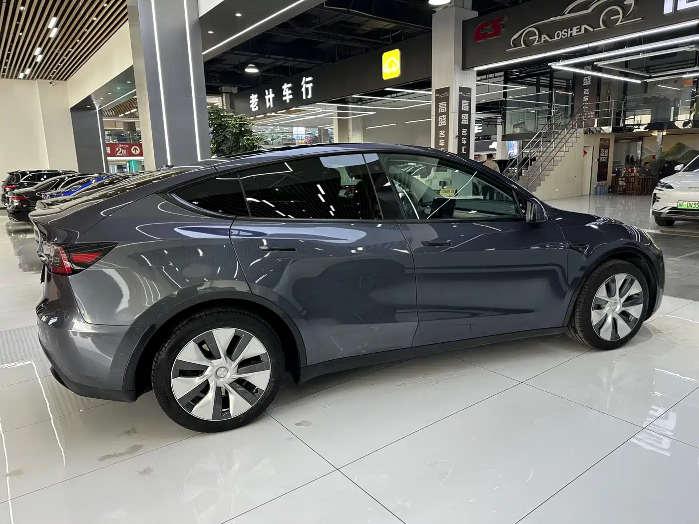 TESLA MODEL Y