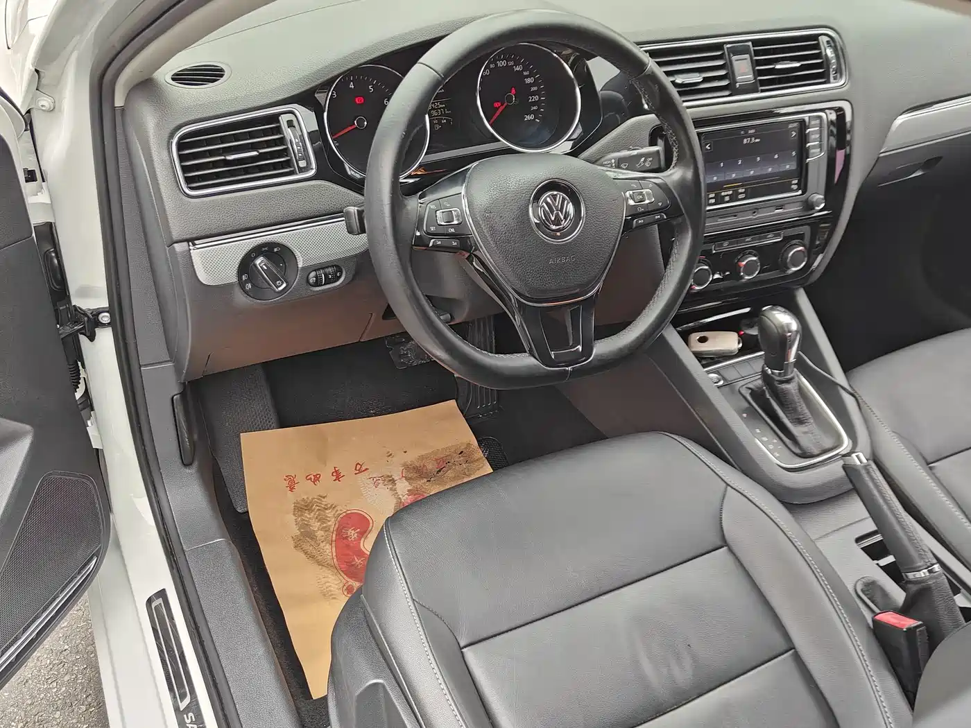 Volkswagen Sagitar 2017 1.6L Automatic Comfort фото 9