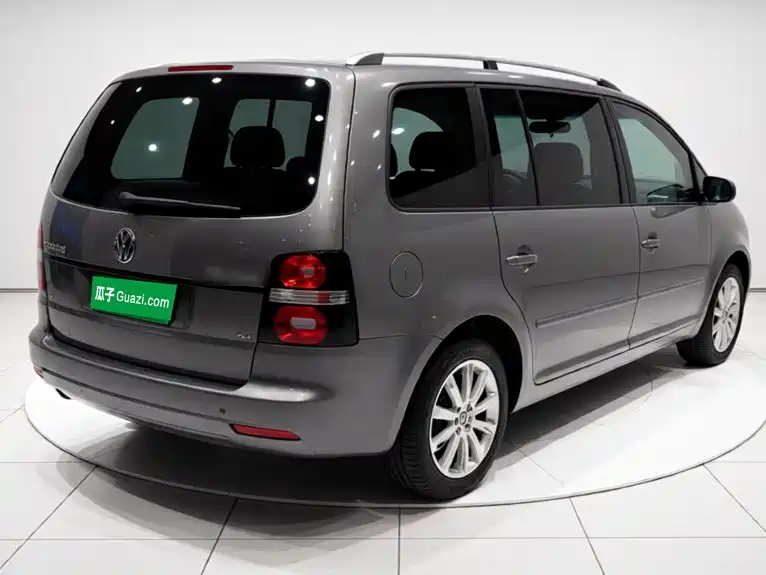 Фото 5 - Volkswagen Touran
