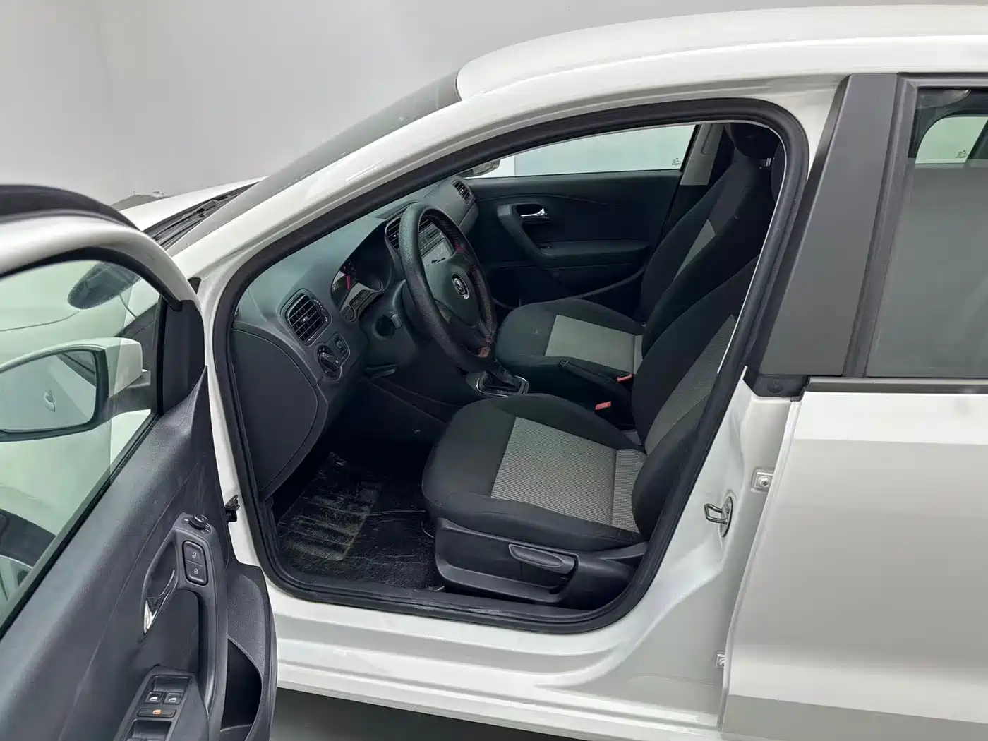 Volkswagen Polo 2018 1.5L Auto Safe Drive фото 5