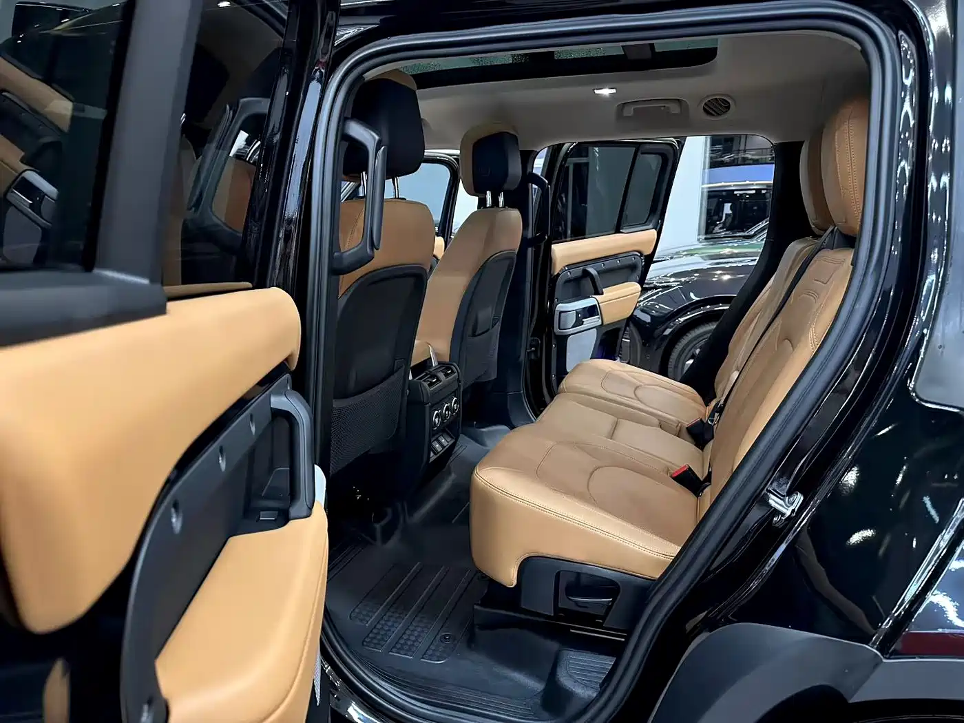 Land Rover Defender 2023 Model Year 130 3.0T P400 HSE фото 7