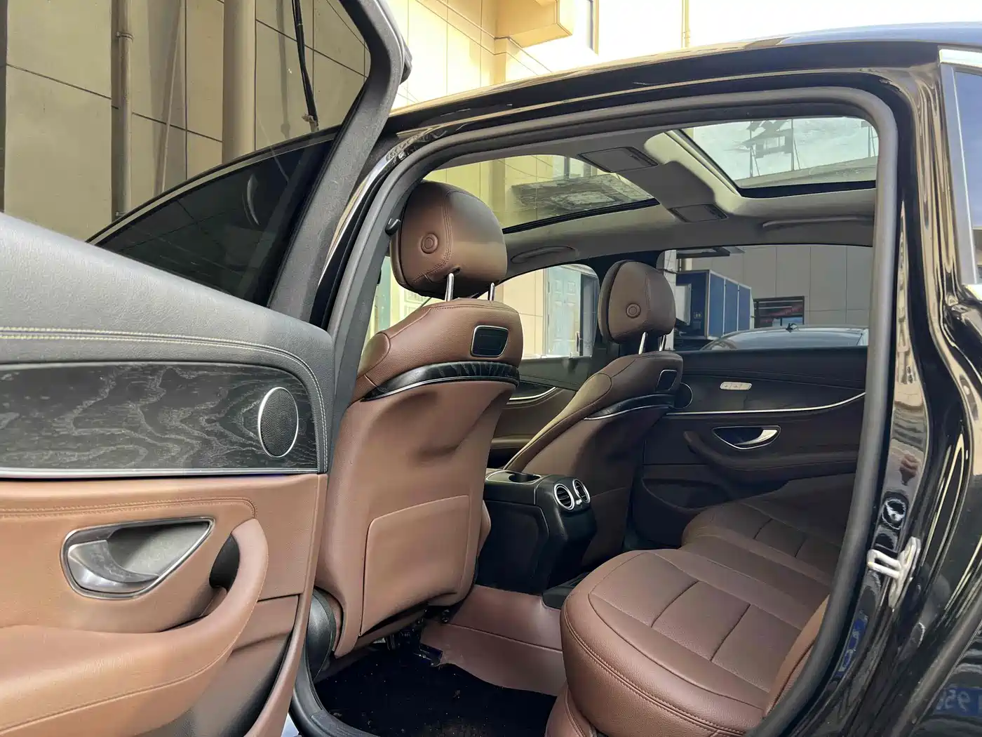 Mercedes-Benz E-Class 2019 E 300 L Luxury фото 8
