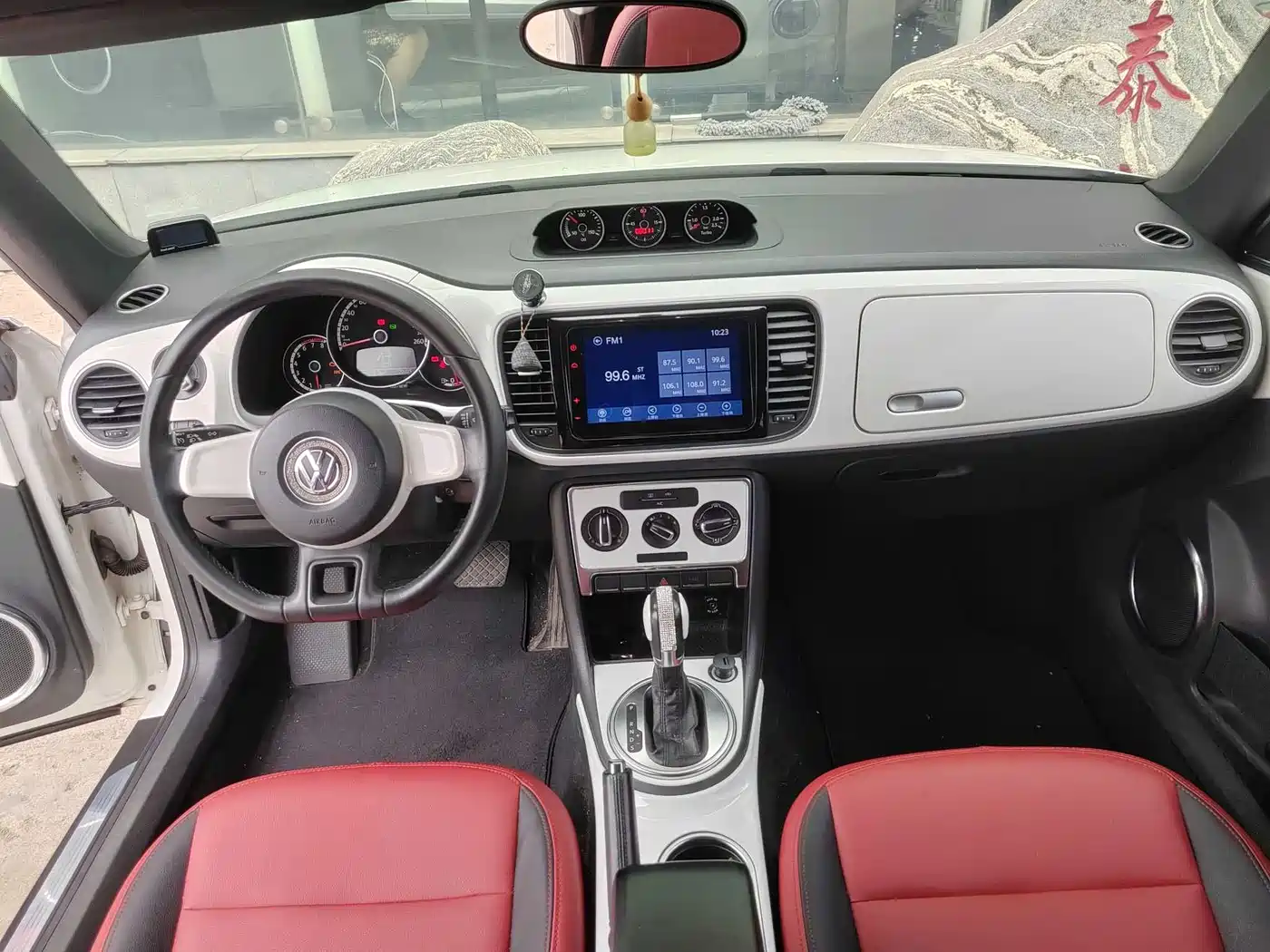 Volkswagen Beetle 2014 1.4TSI Fashion Edition фото 11