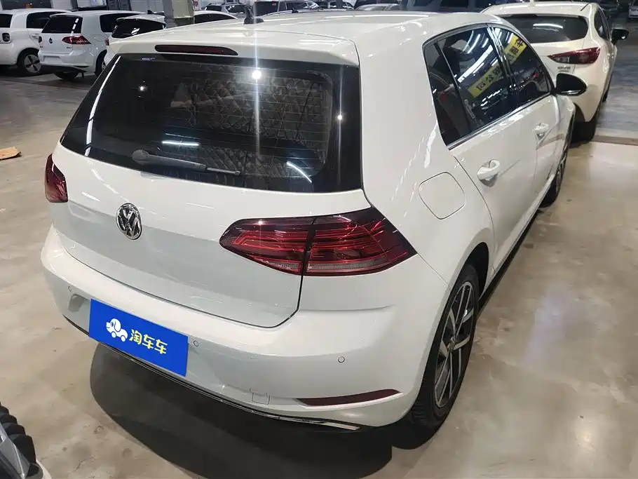 Volkswagen Golf 2020 Beloved Edition 280TSI DSG Comfort фото 3