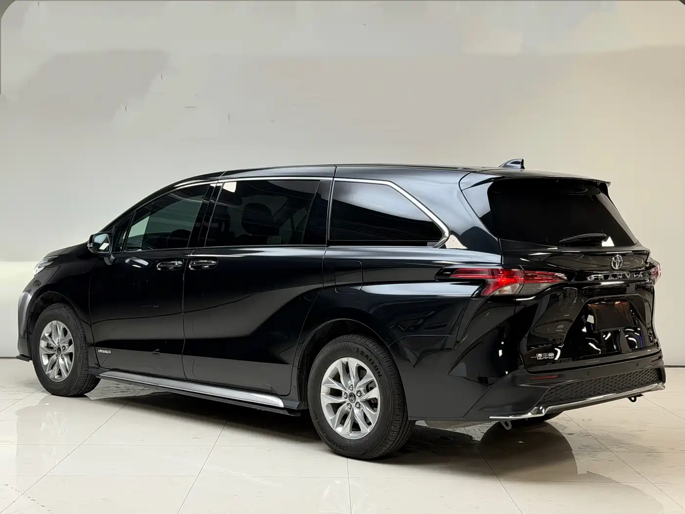 Toyota Granvia 2023 2.5L Hybrid Comfort Edition фото 21