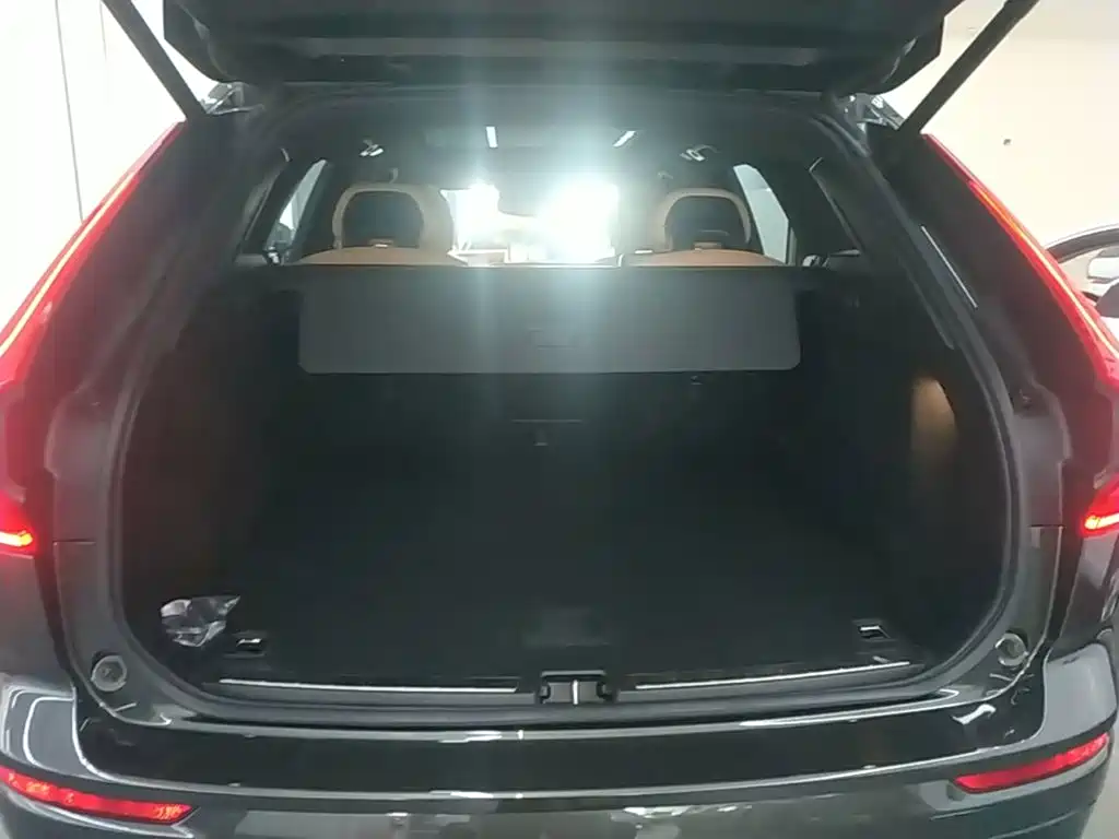 Фото 19 - Volvo XC60