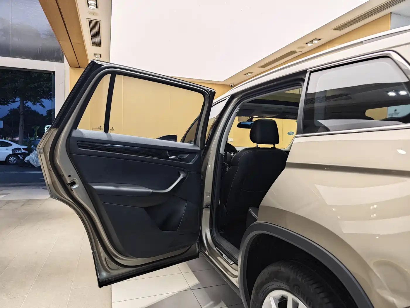 Škoda Kodiaq 2017 TSI330 7-seater 2WD Luxury Edition фото 21