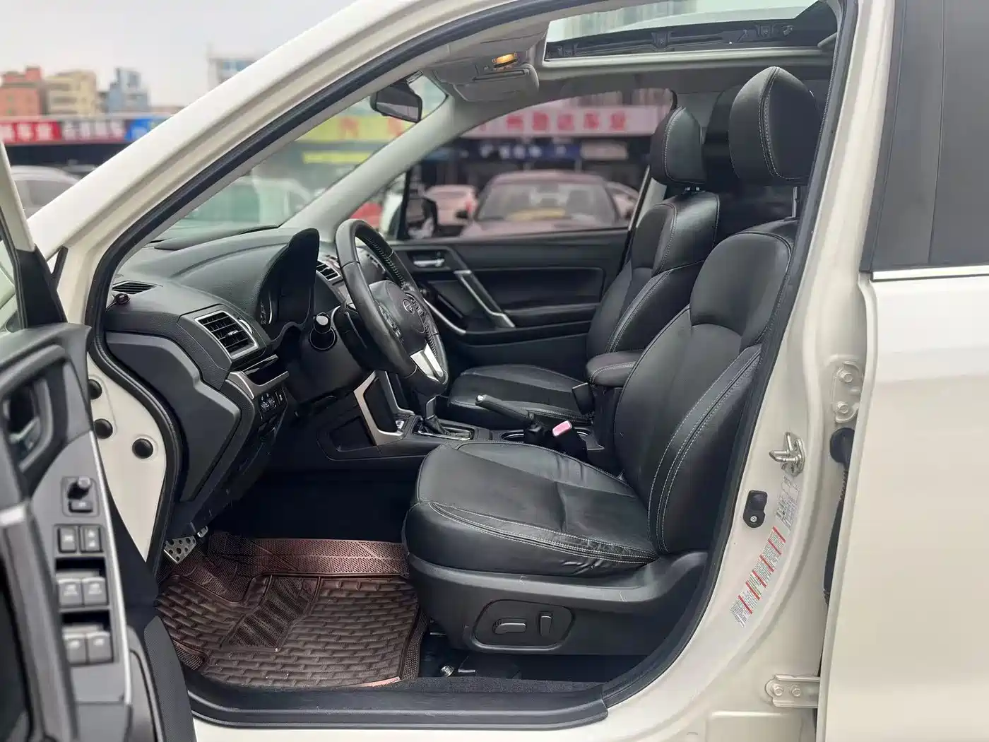 Subaru Forester 2016 2.0i Fashion Navigation Edition фото 8
