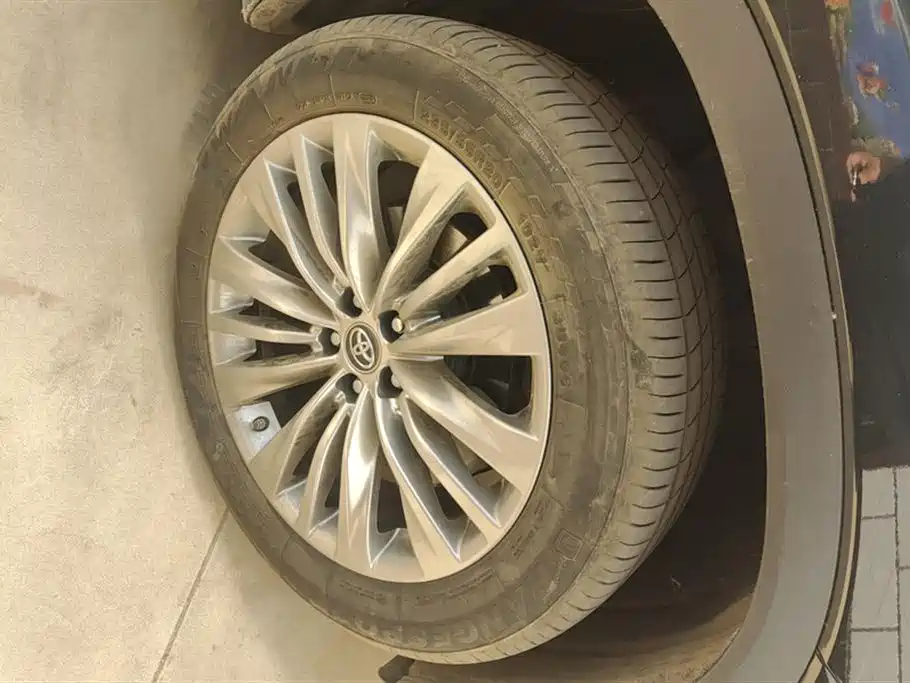 TOYOTA HIGHLANDER