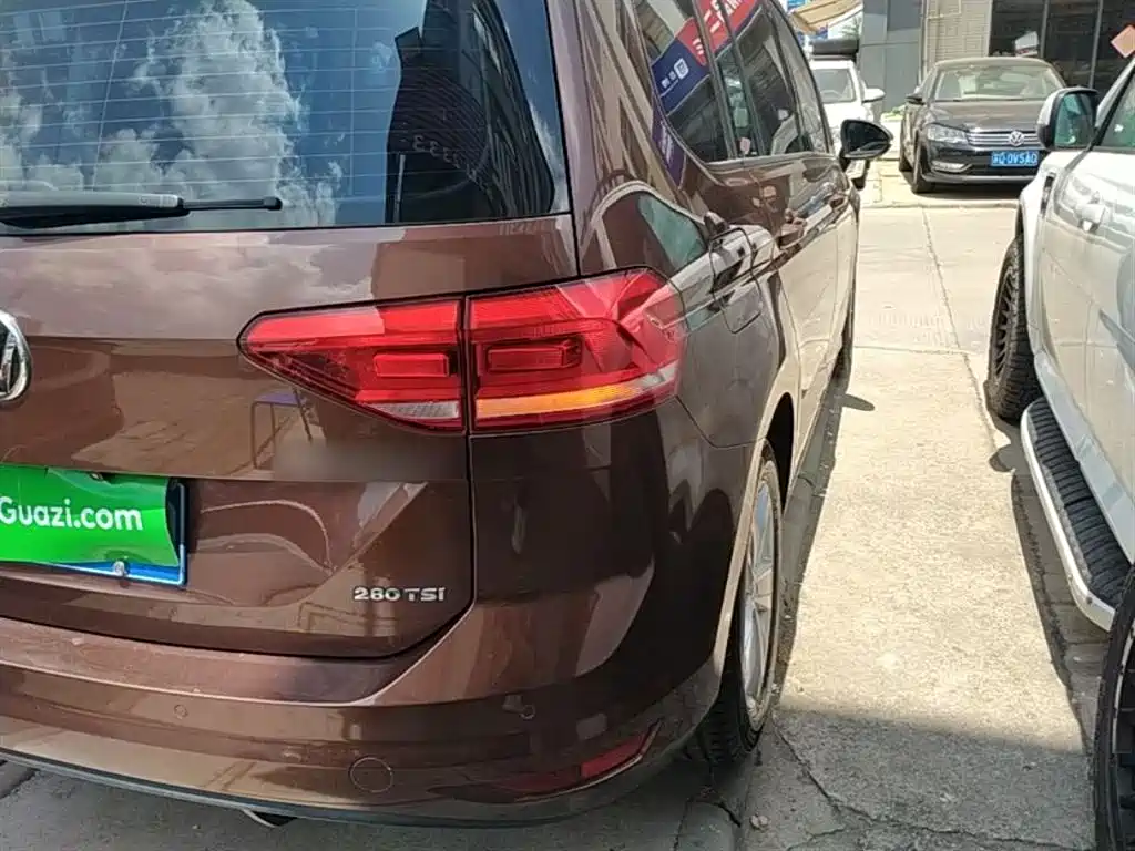 Volkswagen Touran 2016 Touran L 280TSI DSG Trendline фото 8