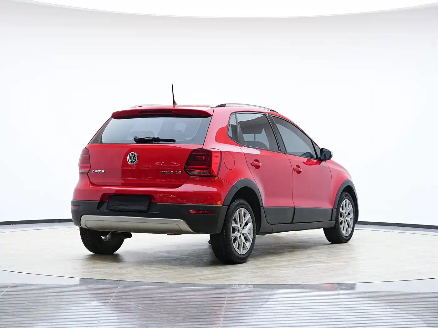 Volkswagen Polo 2014 1.6L Cross Polo Automatic фото 14