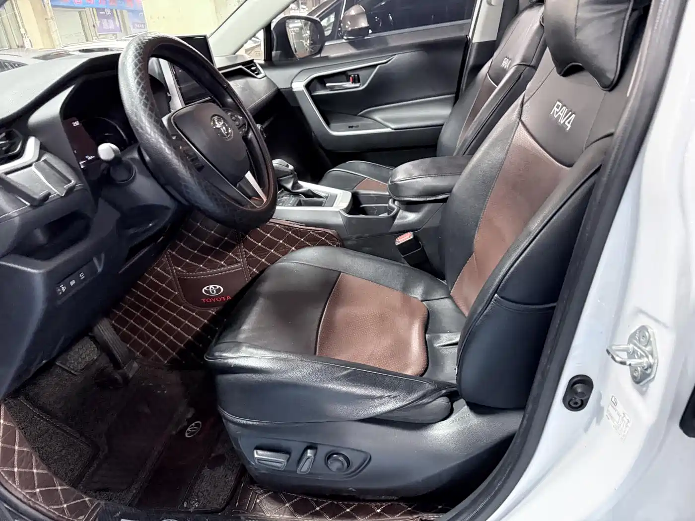 Toyota RAV4 Rongfang 2022 2.0L CVT 2WD Trend Edition фото 8