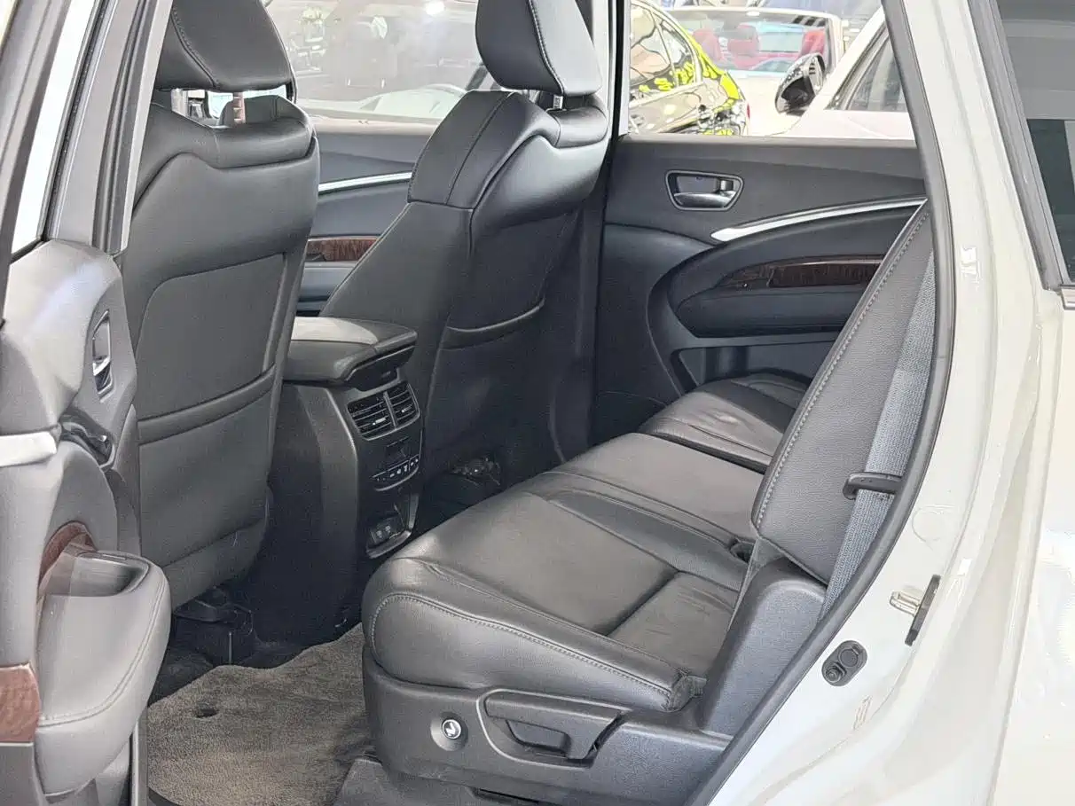 Photo 8 - Acura MDX