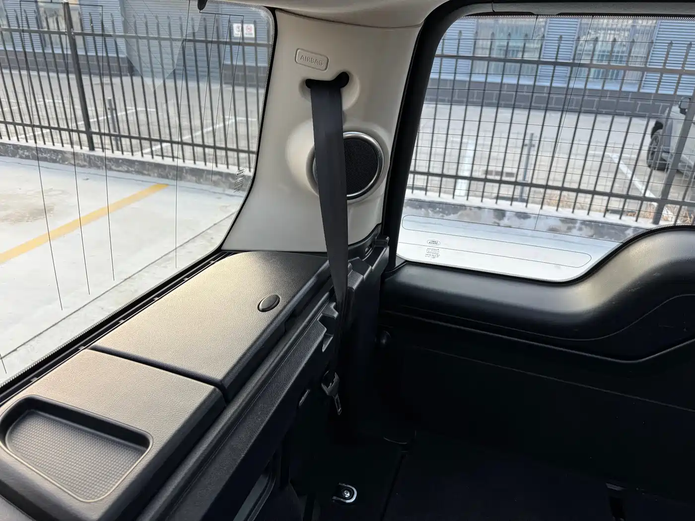 Land Rover Discovery 2015 3.0 SC V6 HSE фото 15