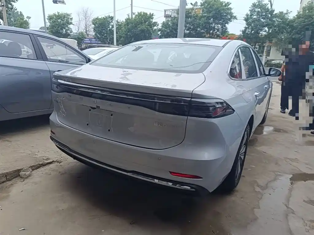 Geely Galaxy Galaxy A7 2025 EM-i 150km Premium Edition фото 7
