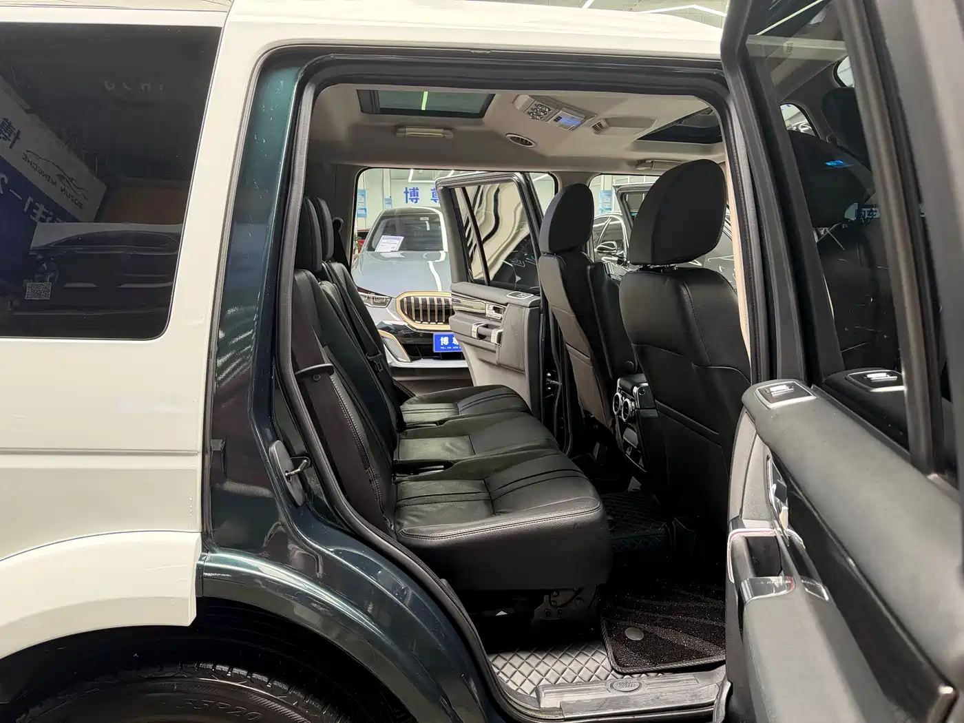Land Rover Discovery 2015 3.0 SDV6 HSE Diesel фото 15