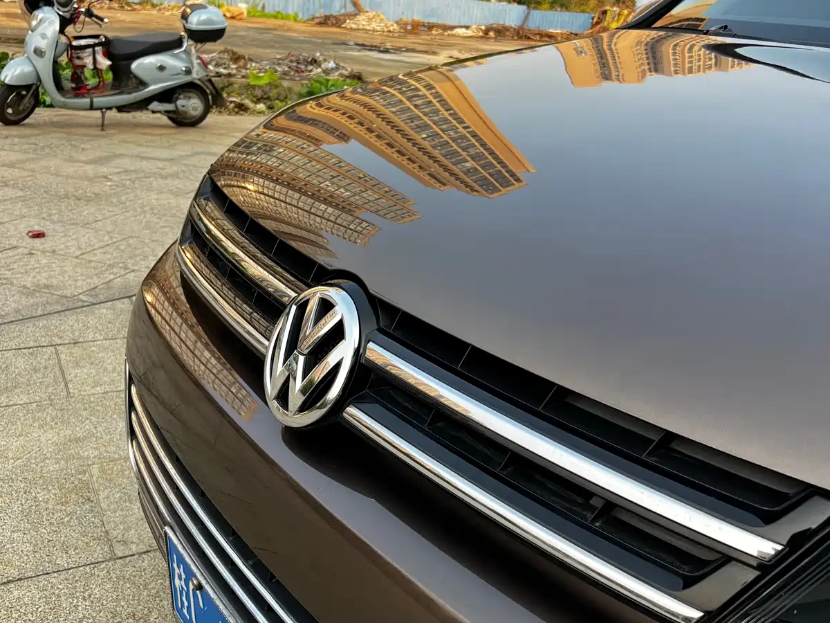 Volkswagen Touareg 2011 3.0TSI Premium фото 10
