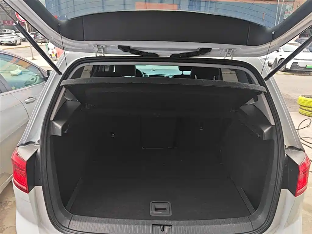 Volkswagen Golf Sportsvan 2018 1.6L Automatic Comfort фото 19