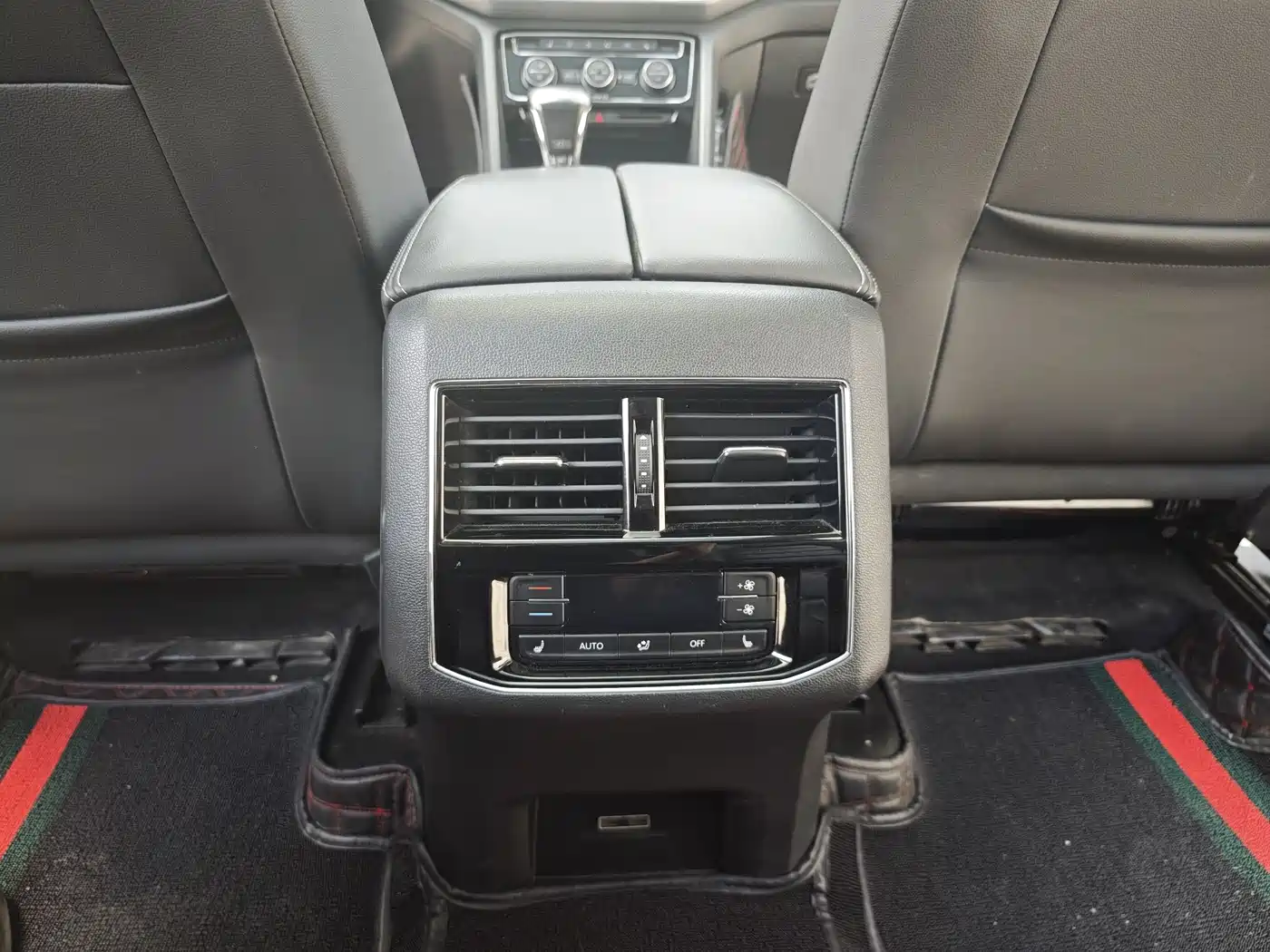 Volkswagen Teramont 2017 530 V6 4WD Luxury Edition фото 11