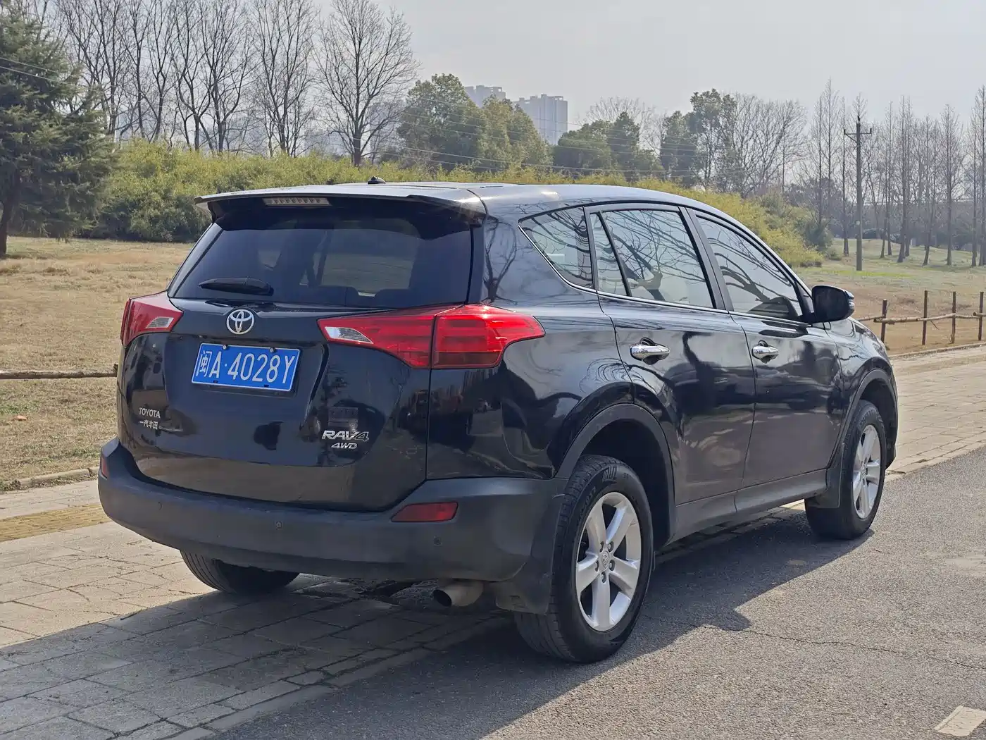 Toyota RAV4 Rongfang 2015 2.5L Automatic 4WD Elite Edition фото 16
