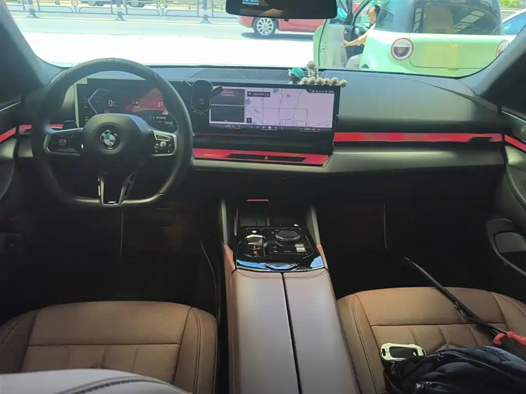 BMW 5 Series 2024 530Li Leading M Sport Package фото 10