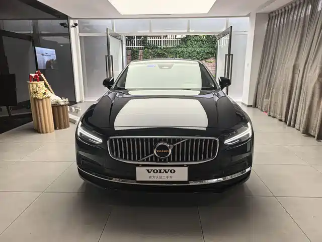 Volvo S90 2025 B5 Zhiyuan Luxury Edition — фото 2