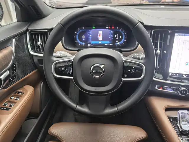 Volvo S90 2025 B5 Zhiyuan Luxury Edition — фото 4