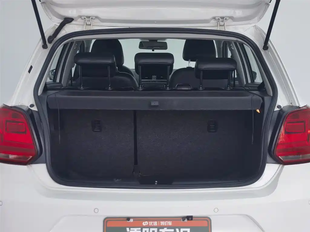 Volkswagen Polo 2014 1.4L Automatic Comfort Edition фото 16