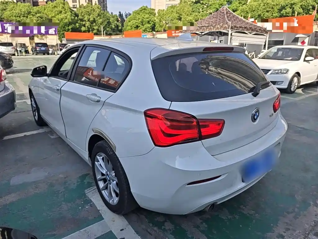 BMW 1 Series (Import) 2018 118i Leading фото 5