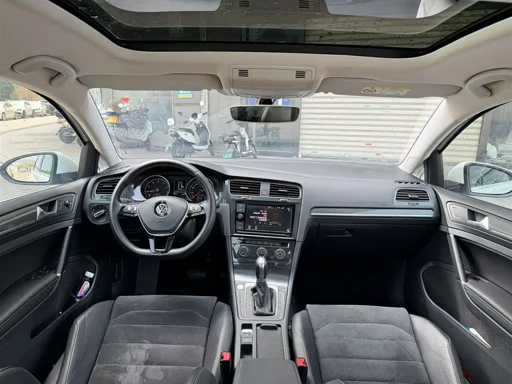 Volkswagen Golf 2019 280TSI DSG Luxury (China V) фото 8