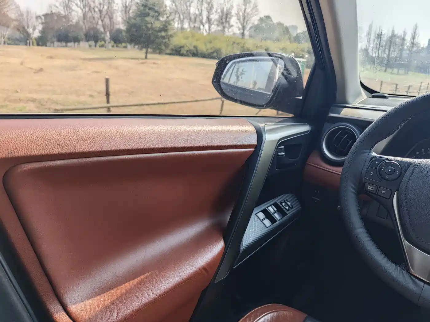 Toyota RAV4 Rongfang 2015 2.5L Automatic 4WD Elite Edition фото 7