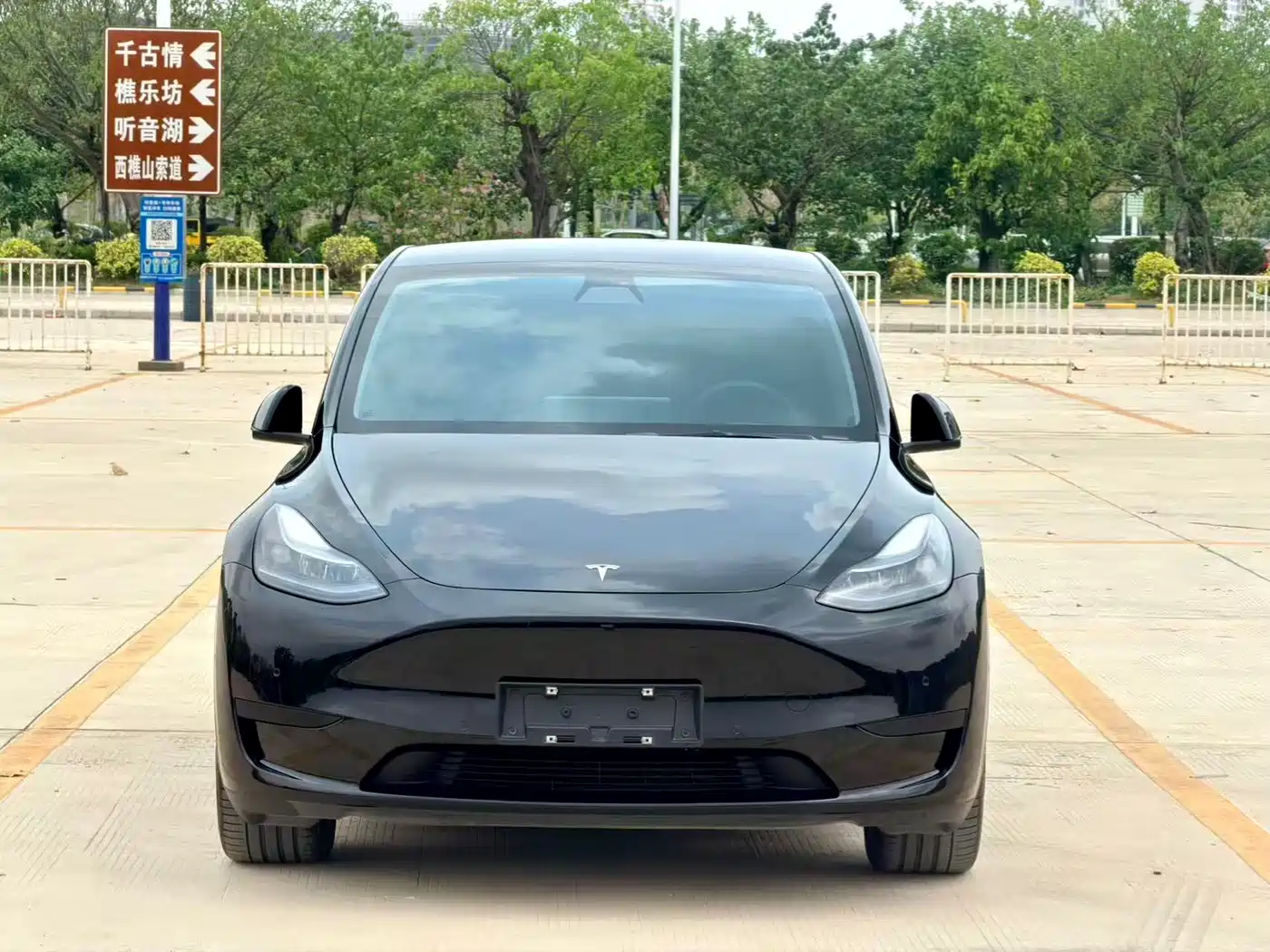 TESLA MODEL Y