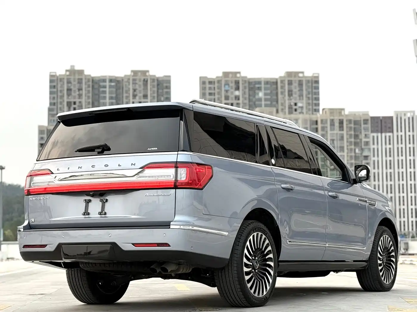 LINCOLN NAVIGATOR