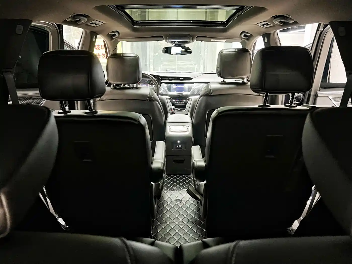 Фото 6 - Cadillac XT6