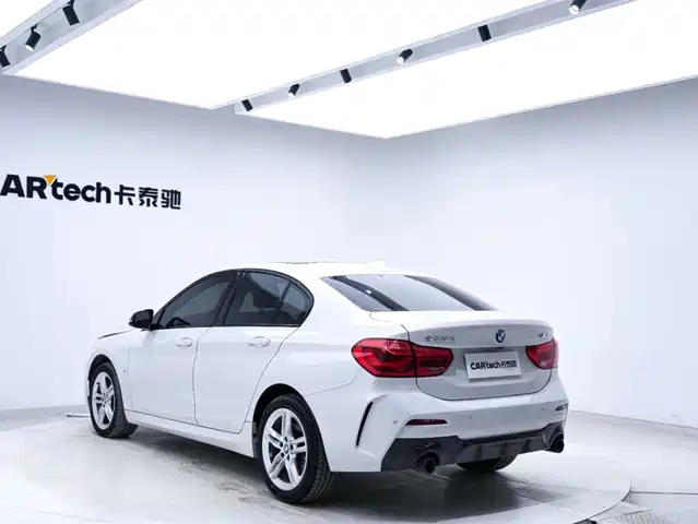 BMW 1 Series 2022 120i M Sport Shadow Edition — фото 5
