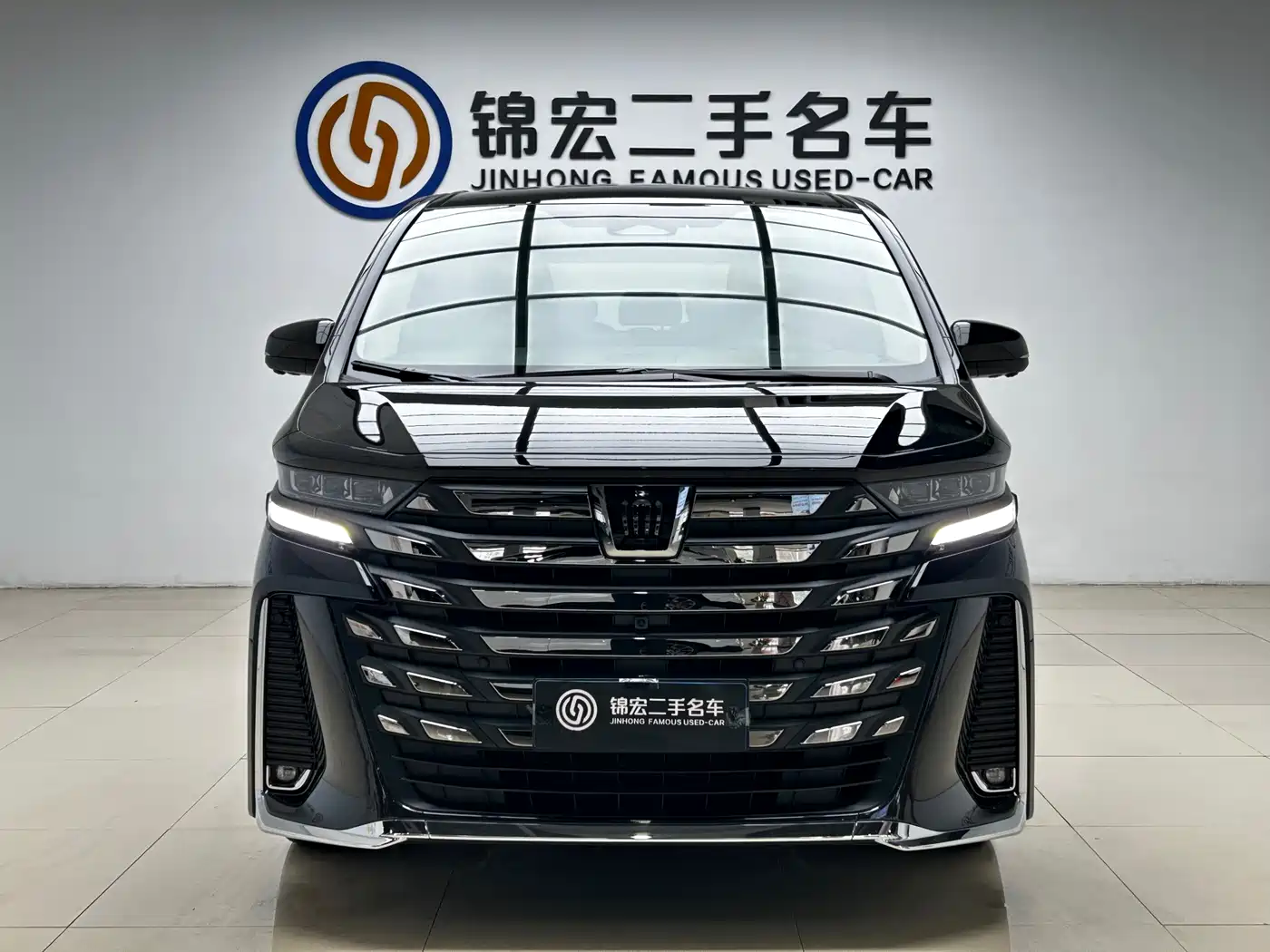 Toyota Vellfire 2024 Crown Hybrid 2.5L Executive Premium Edition фото 2