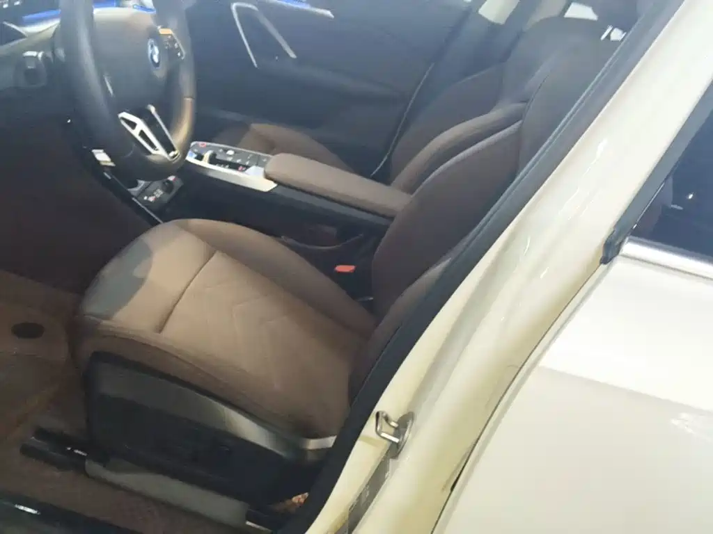 Photo 15 - BMW iX1
