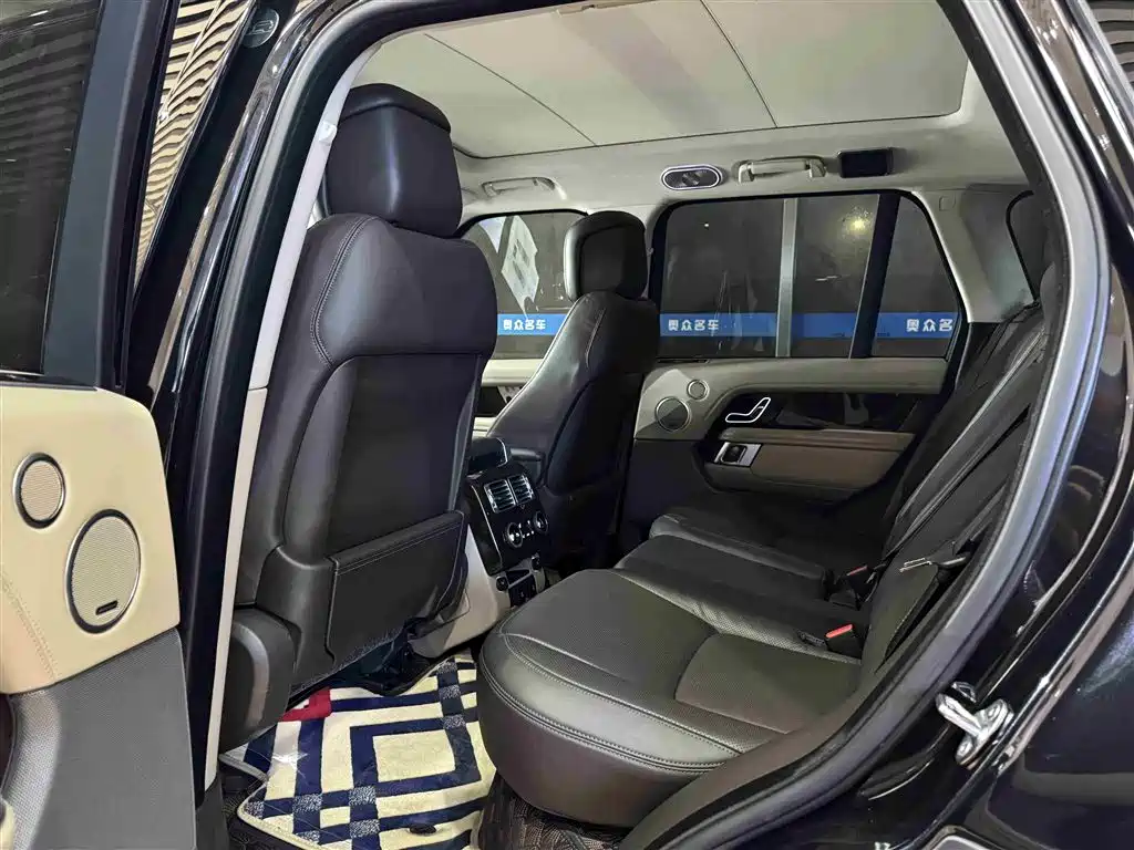 Land Rover Range Rover 2020 3.0 L6 Heritage Edition фото 9