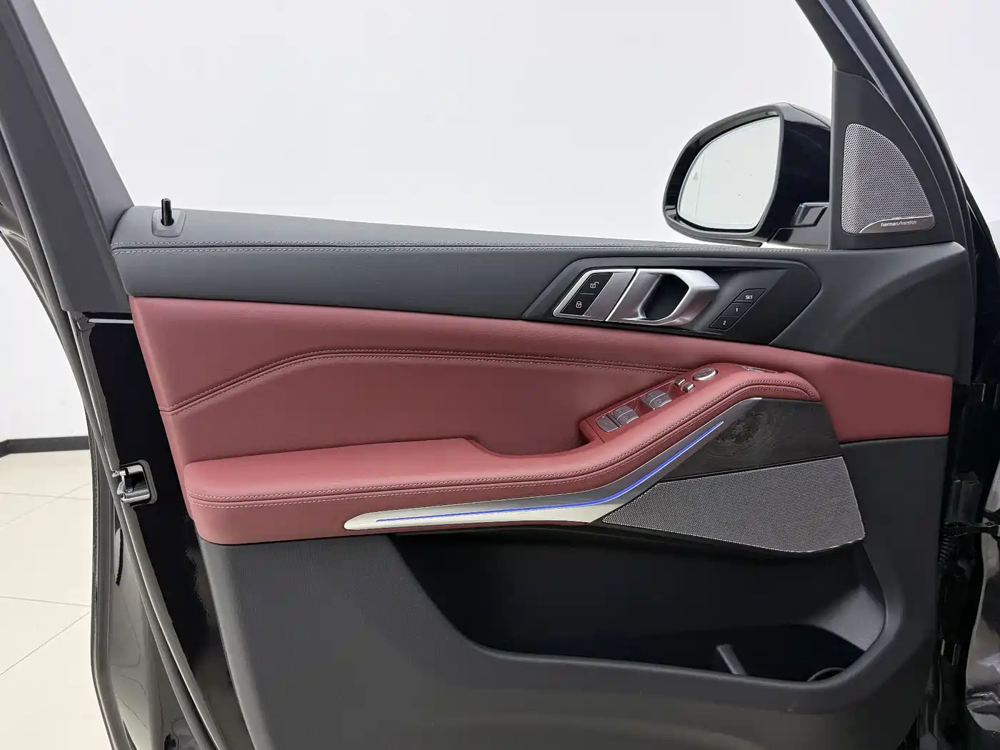 BMW X5 2023 xDrive 30Li Premium M Sport Package фото 16
