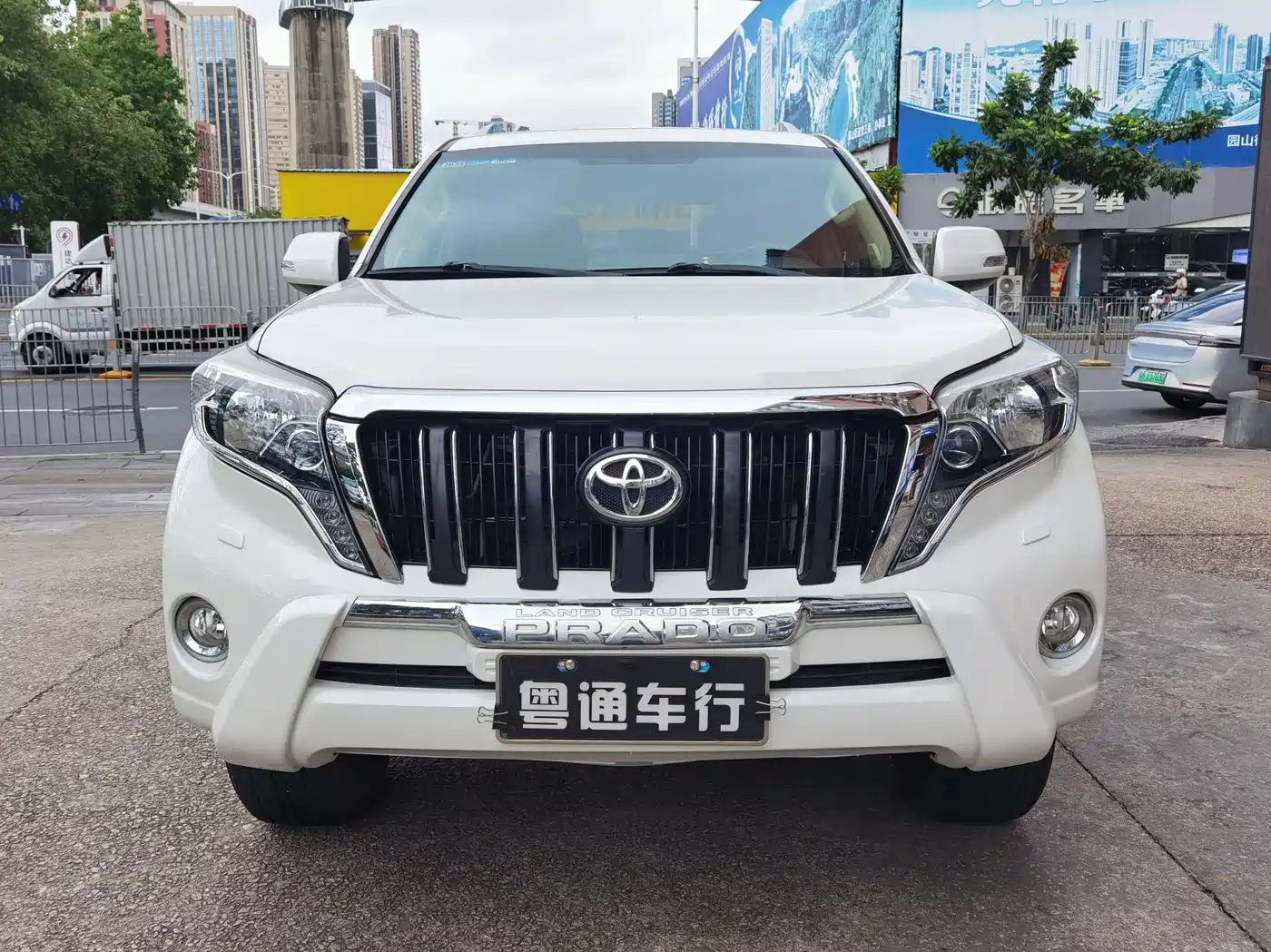 Toyota Prado (Import) фото 2