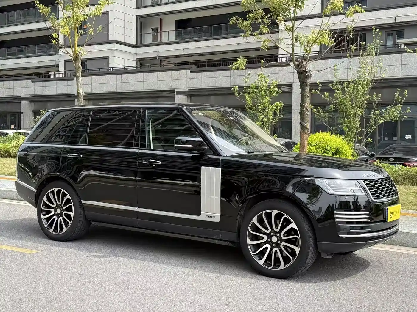 Land Rover Range Rover 2019 3.0 SC V6 Heritage Extended Edition фото 2