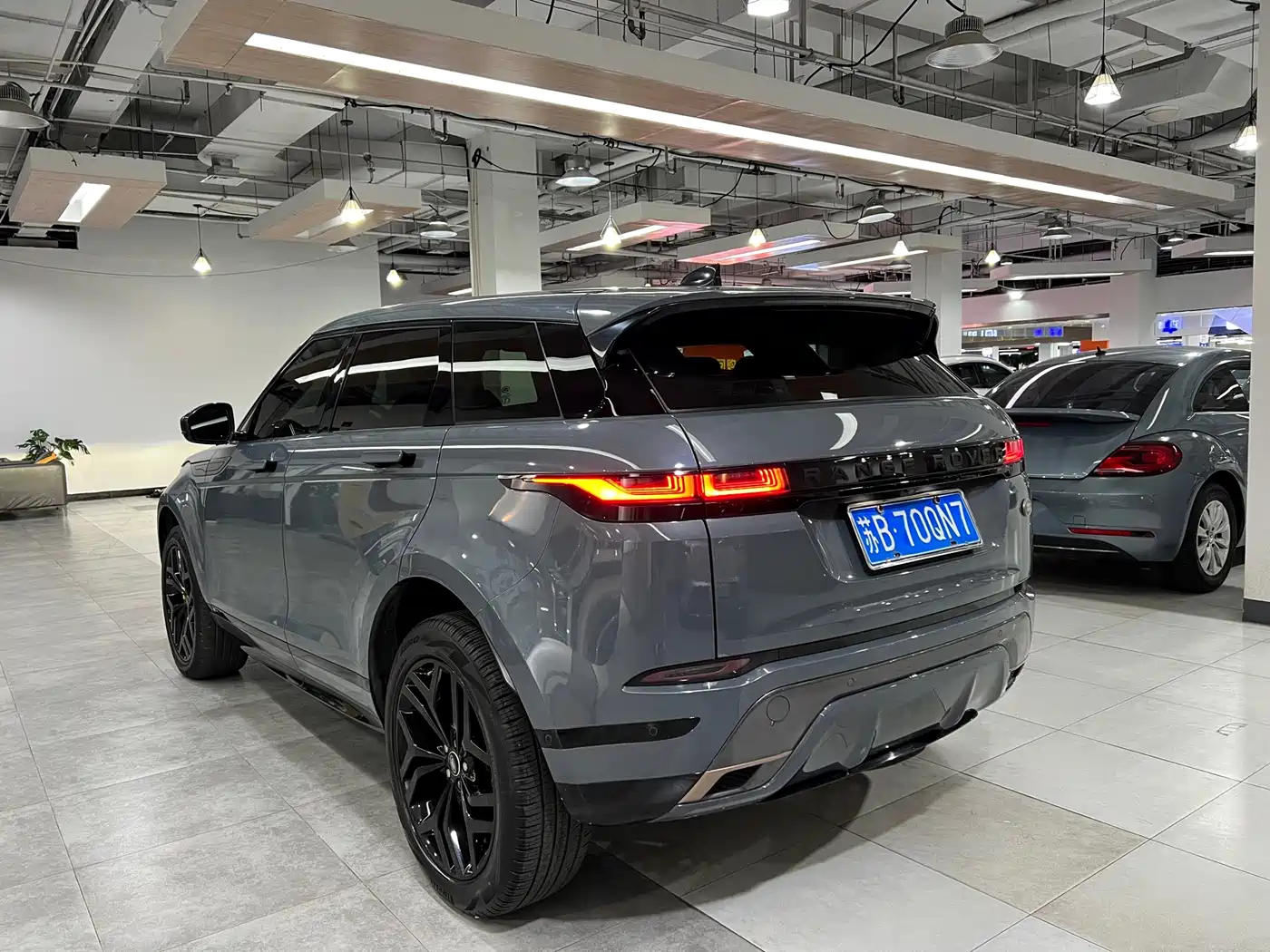 Land Rover Range Rover Evoque 2020 Model 249PS R-DYNAMIC S Gloss Black Sport Edition фото 5