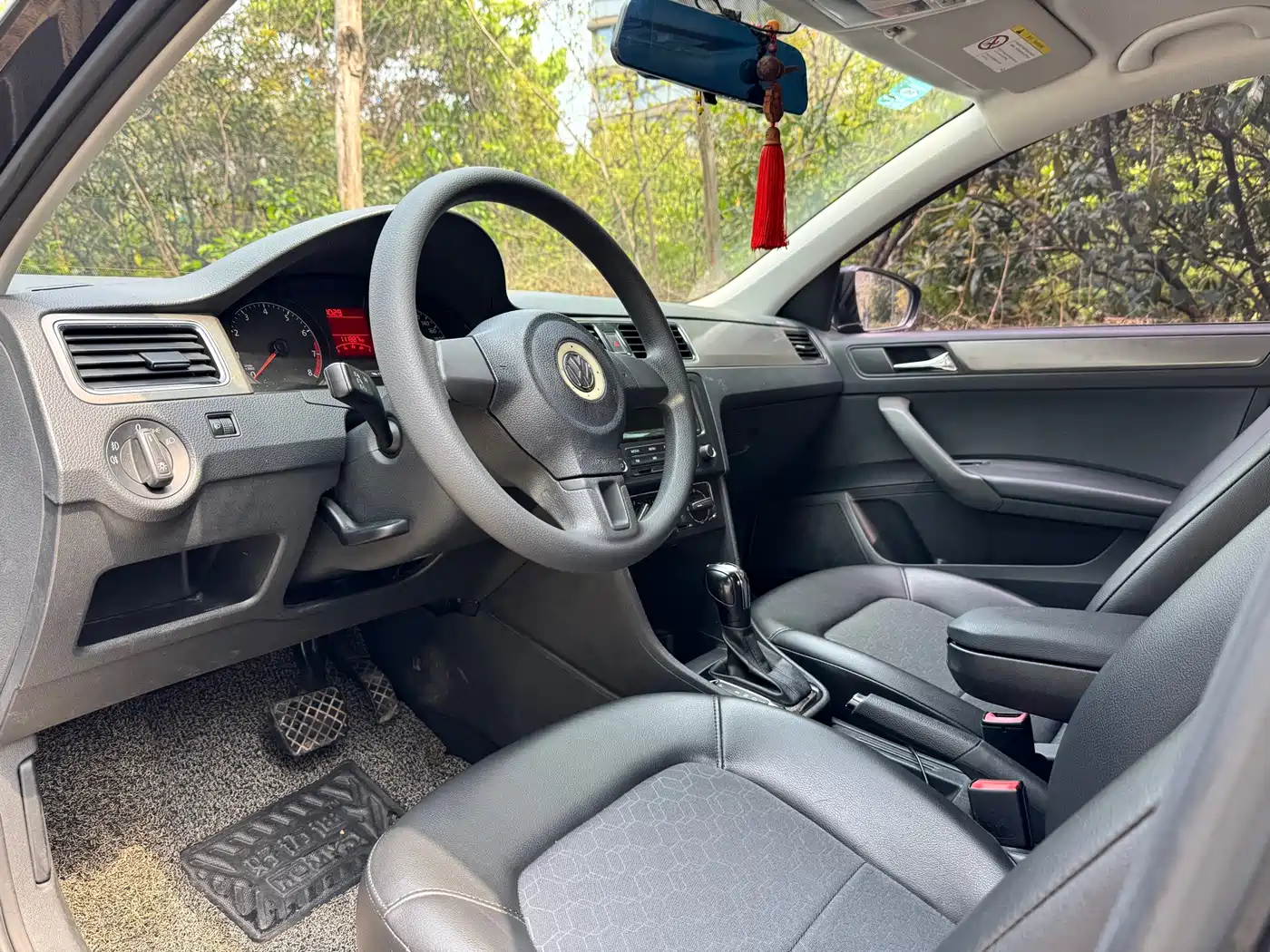 Volkswagen Santana 2015 1.6L Automatic Comfort Edition фото 9
